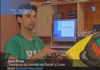 jean PONS, champion du monde de Rubik's Cube 2005, en train d'expliquer comment rsoudre un Rubik's Cube.