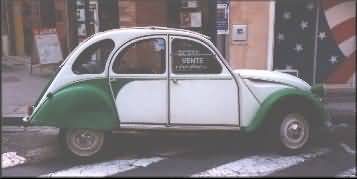 green dolly 2CV, side